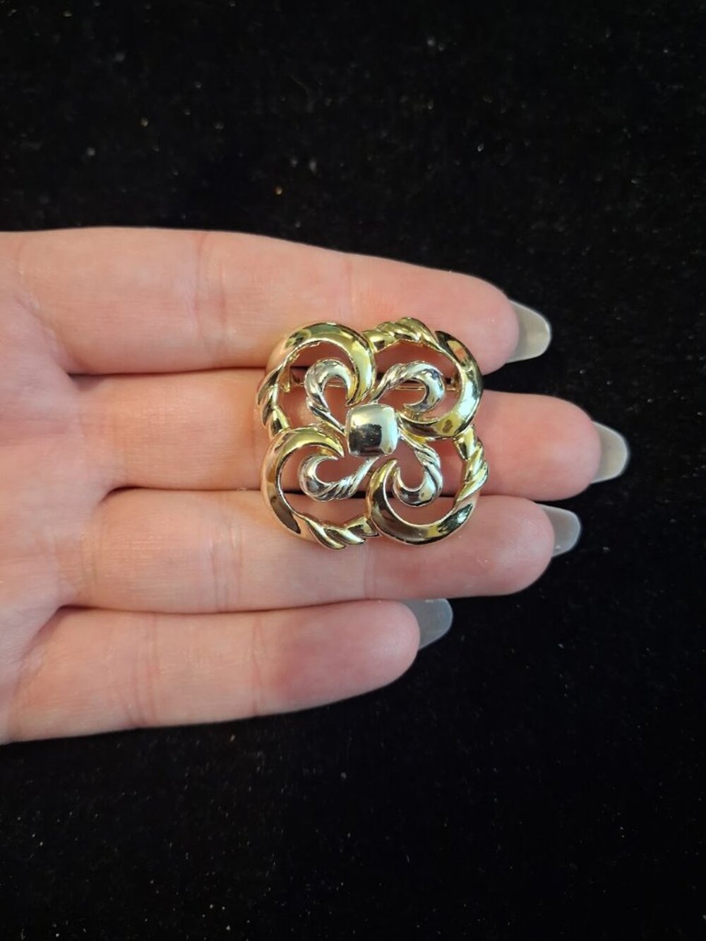 Two-toned brooch